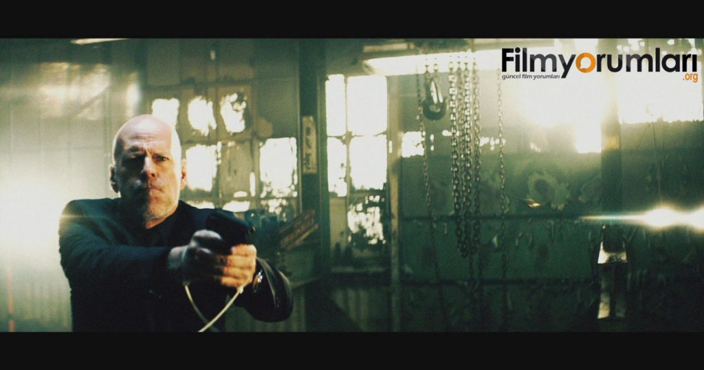 Kurtarıcı (Extraction) Konusu